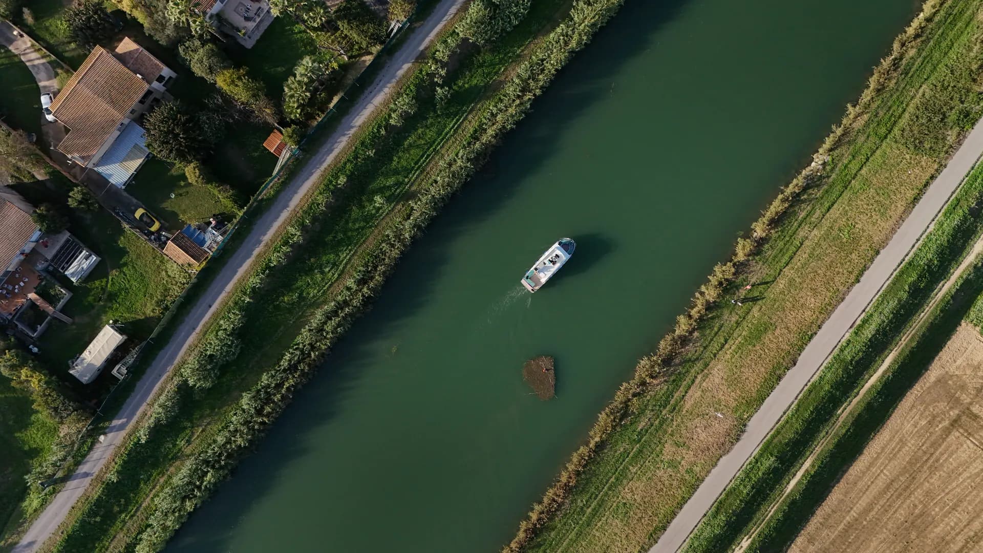 bateau dans un canal - Photographies aériennes